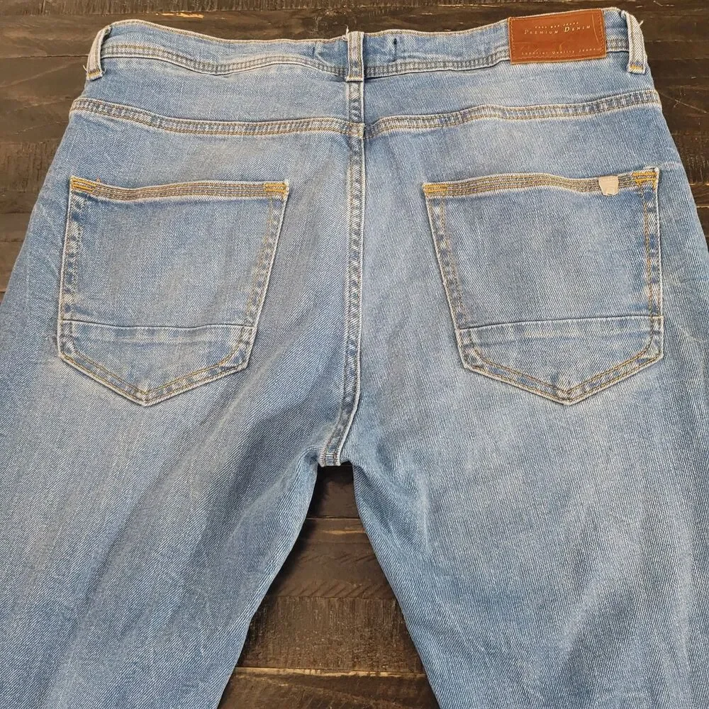 Zara Men's Premium Denim Slim Jeans Light Wash 32x30 Casual
